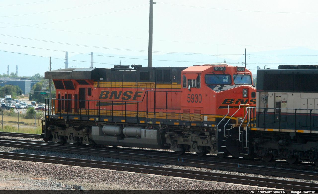 BNSF 5930
